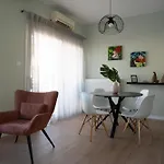 παράθυρο στη λίμνη Kastoria