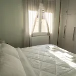 παράθυρο στη λίμνη