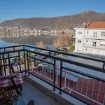 Apartment παράθυρο στη λίμνη