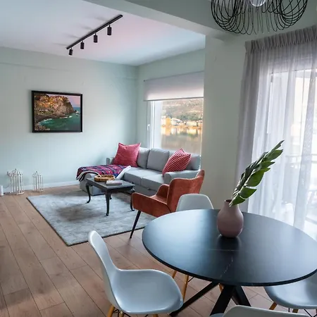 Παράθυρο Στη Λίμνη * 卡斯托里亚