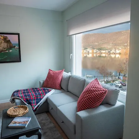 Παράθυρο στη λίμνη 3* Kastoria