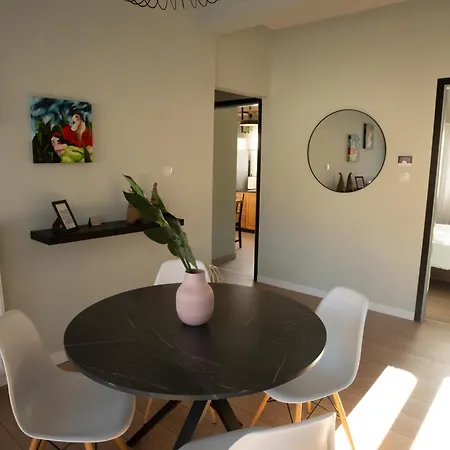 παράθυρο στη λίμνη Apartment