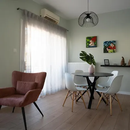 Παράθυρο στη λίμνη Kastoria