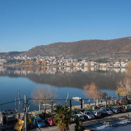 Παράθυρο στη λίμνη Lägenhet