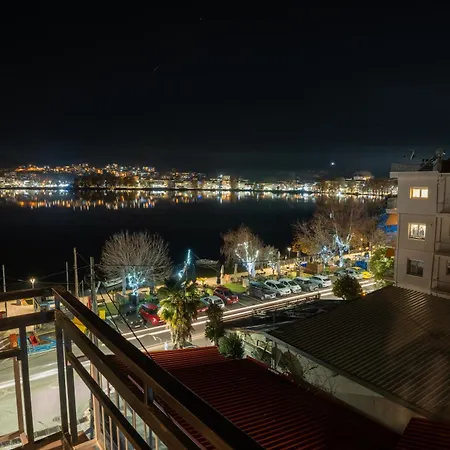 παράθυρο στη λίμνη Apartment