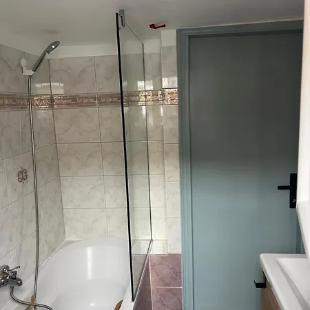 Παράθυρο στη λίμνη 3*