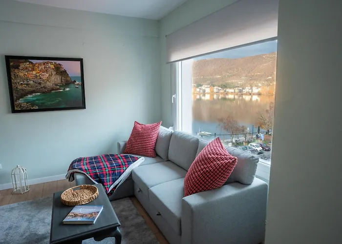 Παράθυρο Στη Λίμνη * 卡斯托里亚